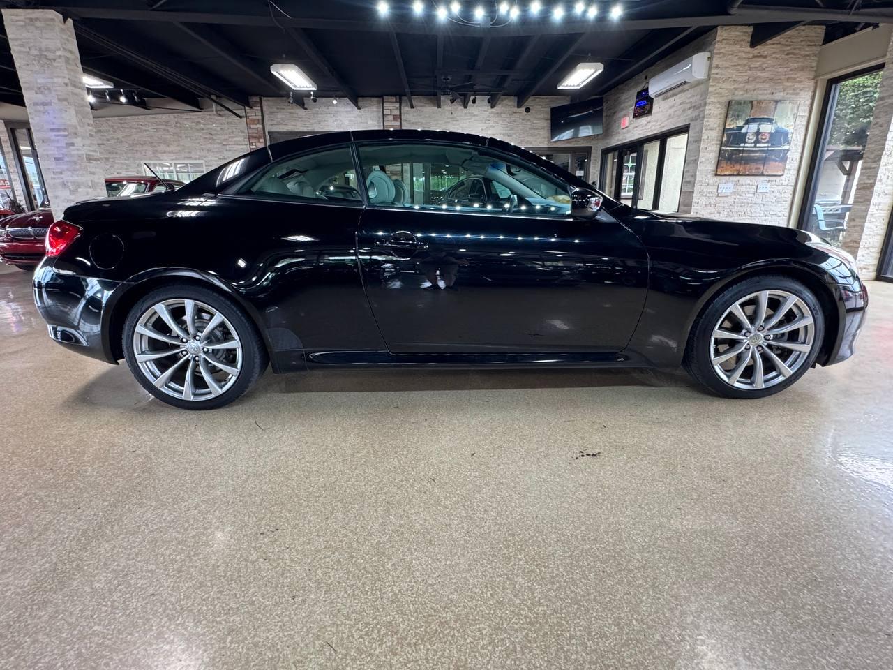 Infiniti G37 Convertible 2dr Base 2009