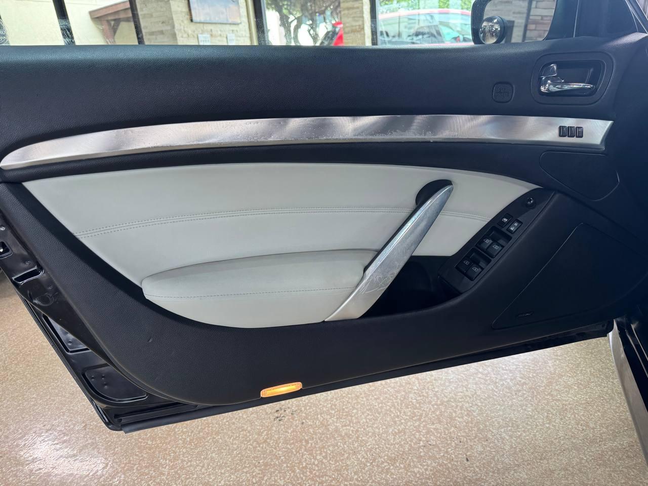 Infiniti G37 Convertible 2dr Base 2009
