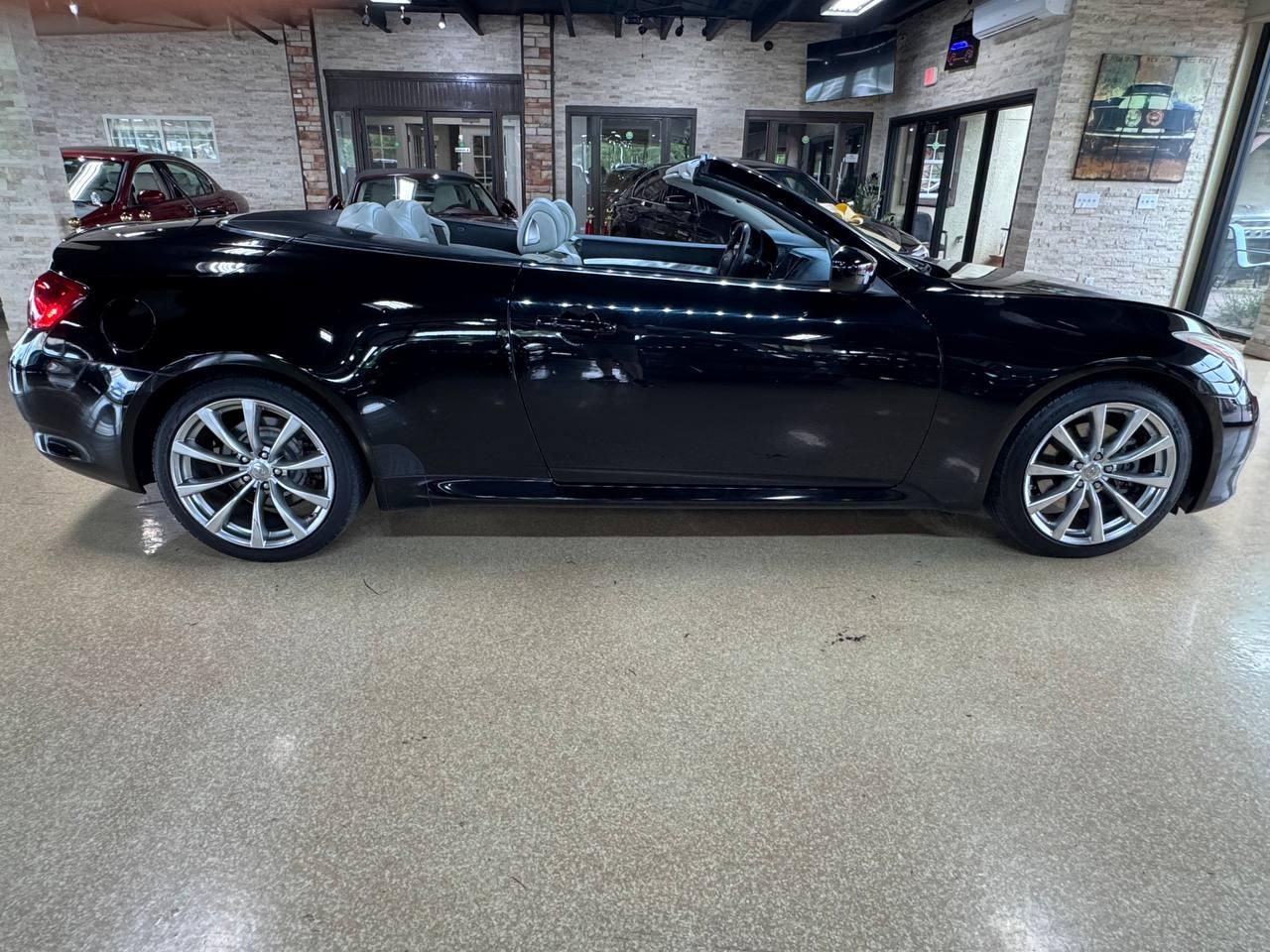 Infiniti G37 Convertible 2dr Base 2009