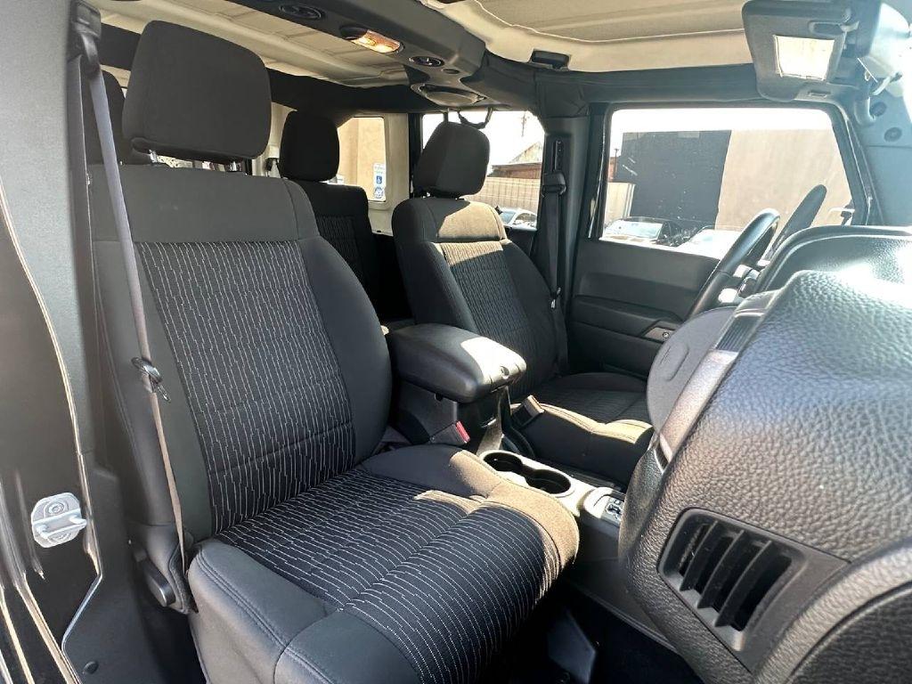 Jeep Wrangler Unlimited 4WD 4dr Sport 2012