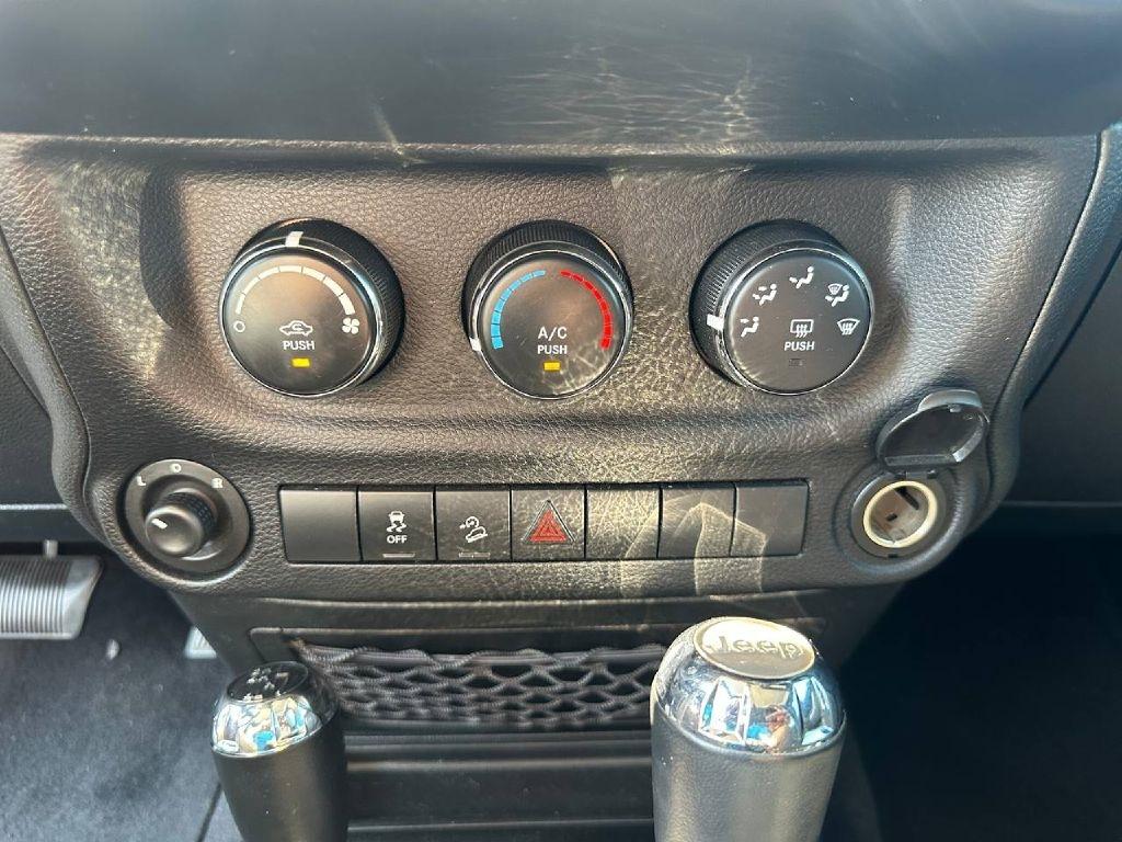 Jeep Wrangler Unlimited 4WD 4dr Sport 2012