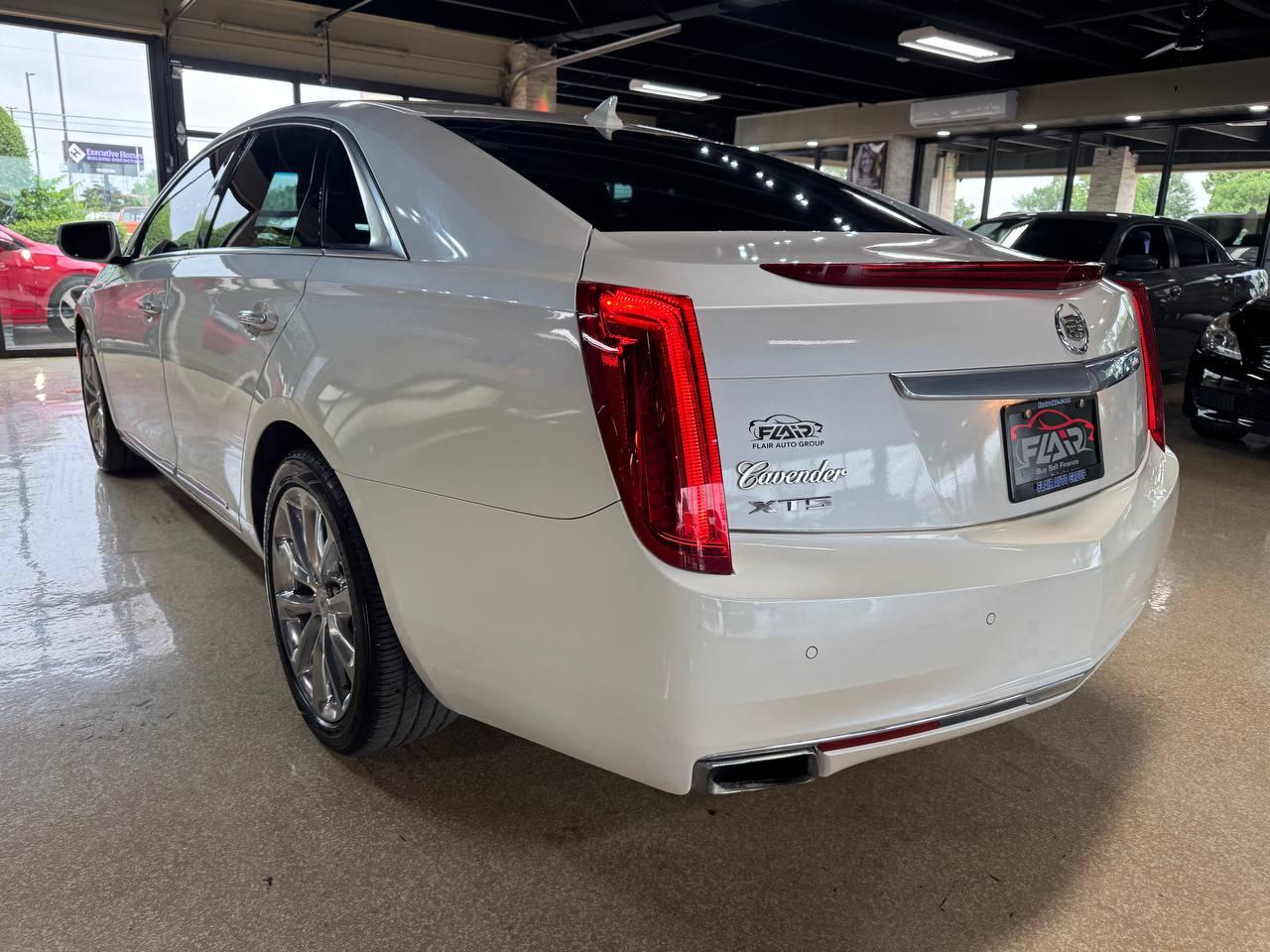 Cadillac XTS 4dr Sdn Premium FWD 2013