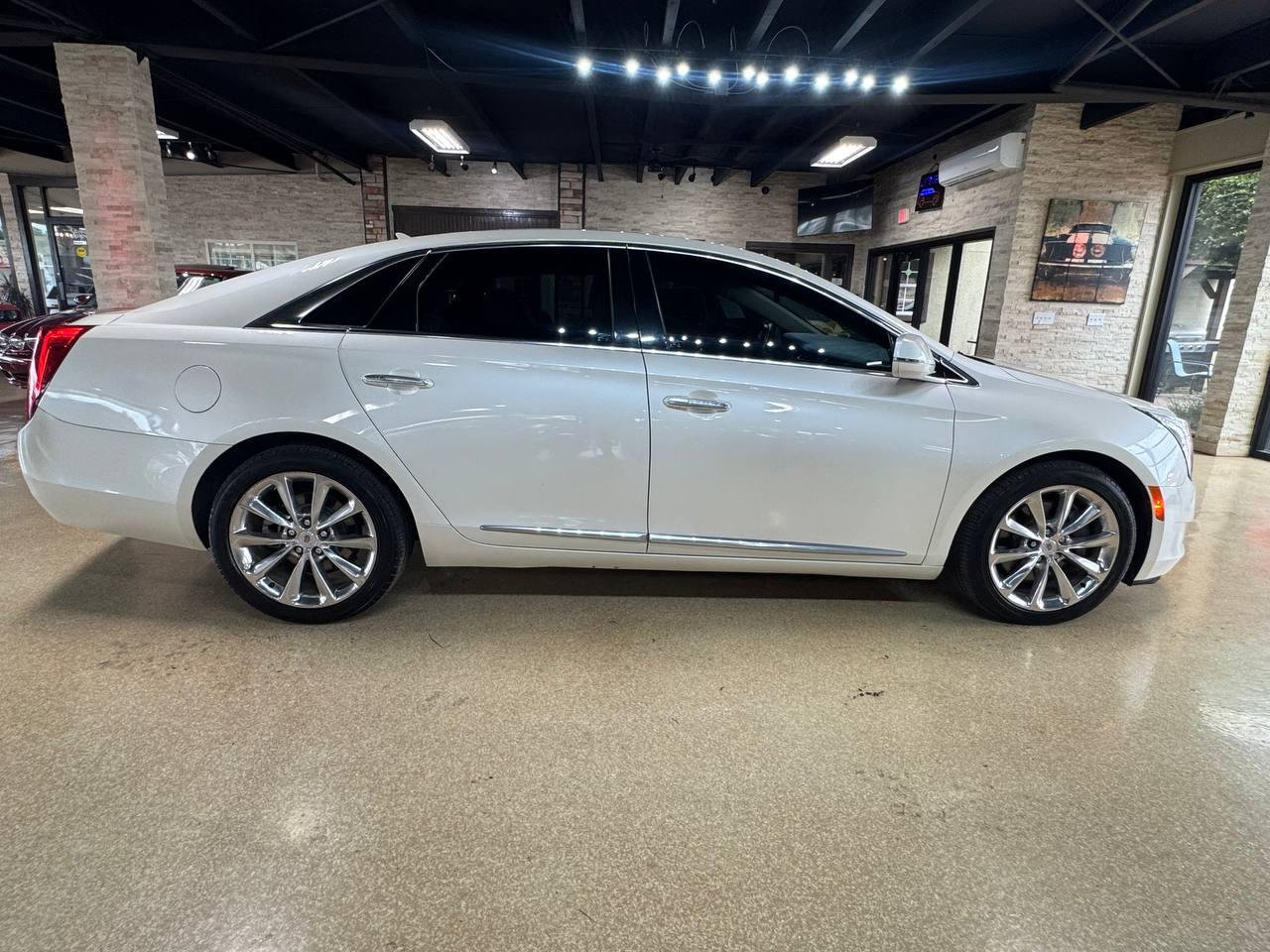 Cadillac XTS 4dr Sdn Premium FWD 2013