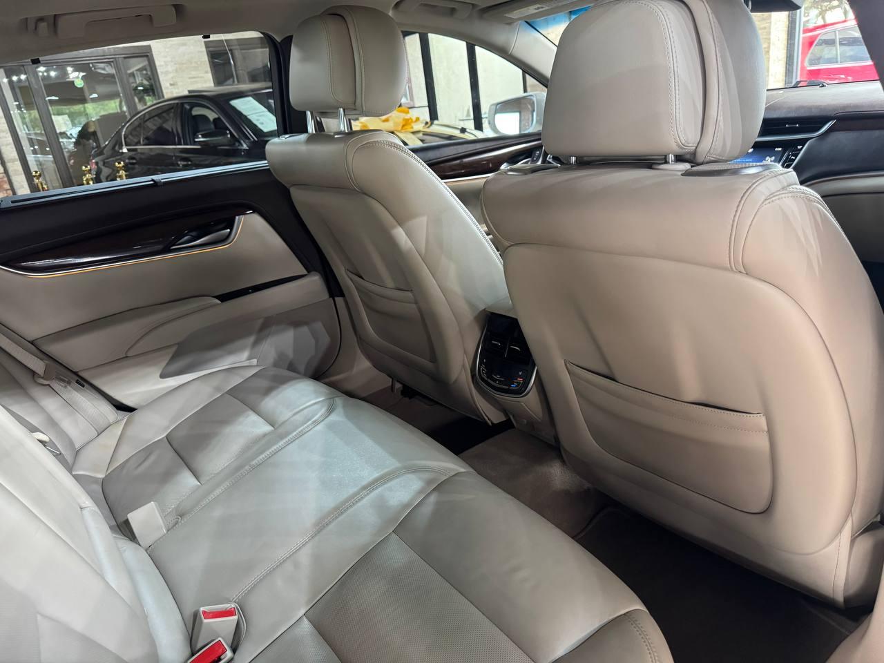 Cadillac XTS 4dr Sdn Premium FWD 2013