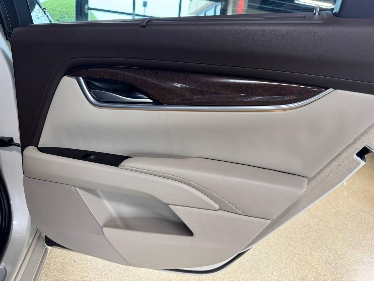 Cadillac XTS 4dr Sdn Premium FWD 2013