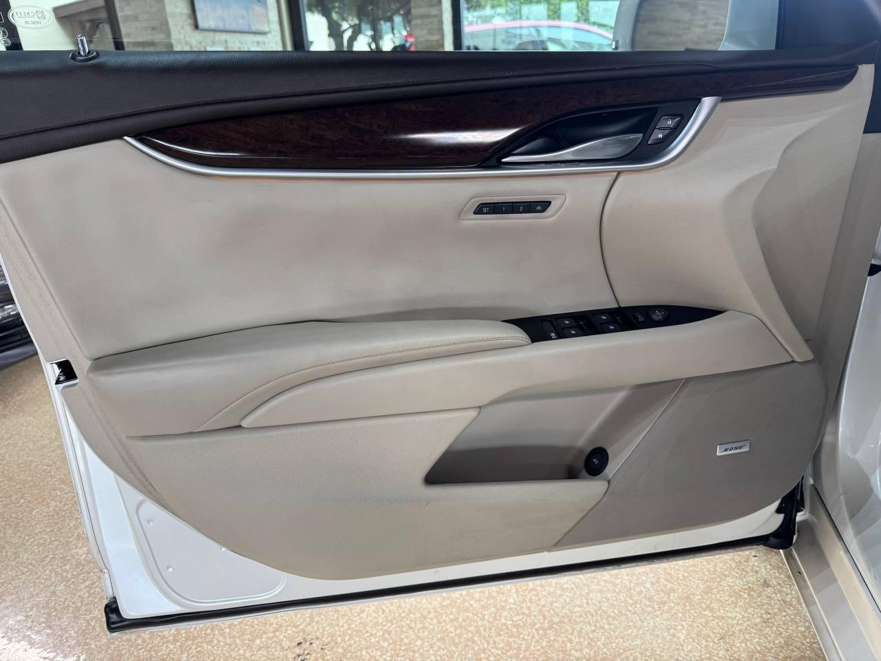 Cadillac XTS 4dr Sdn Premium FWD 2013