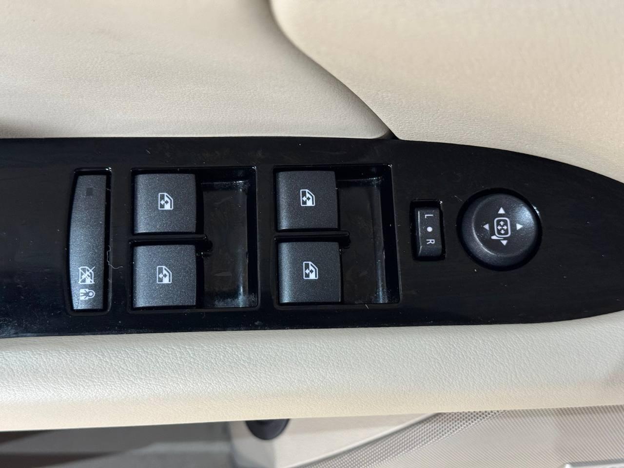 Cadillac XTS 4dr Sdn Premium FWD 2013