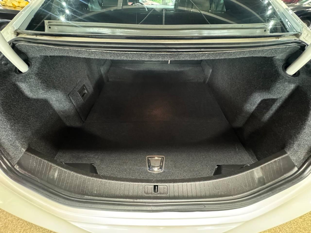 Cadillac XTS 4dr Sdn Premium FWD 2013