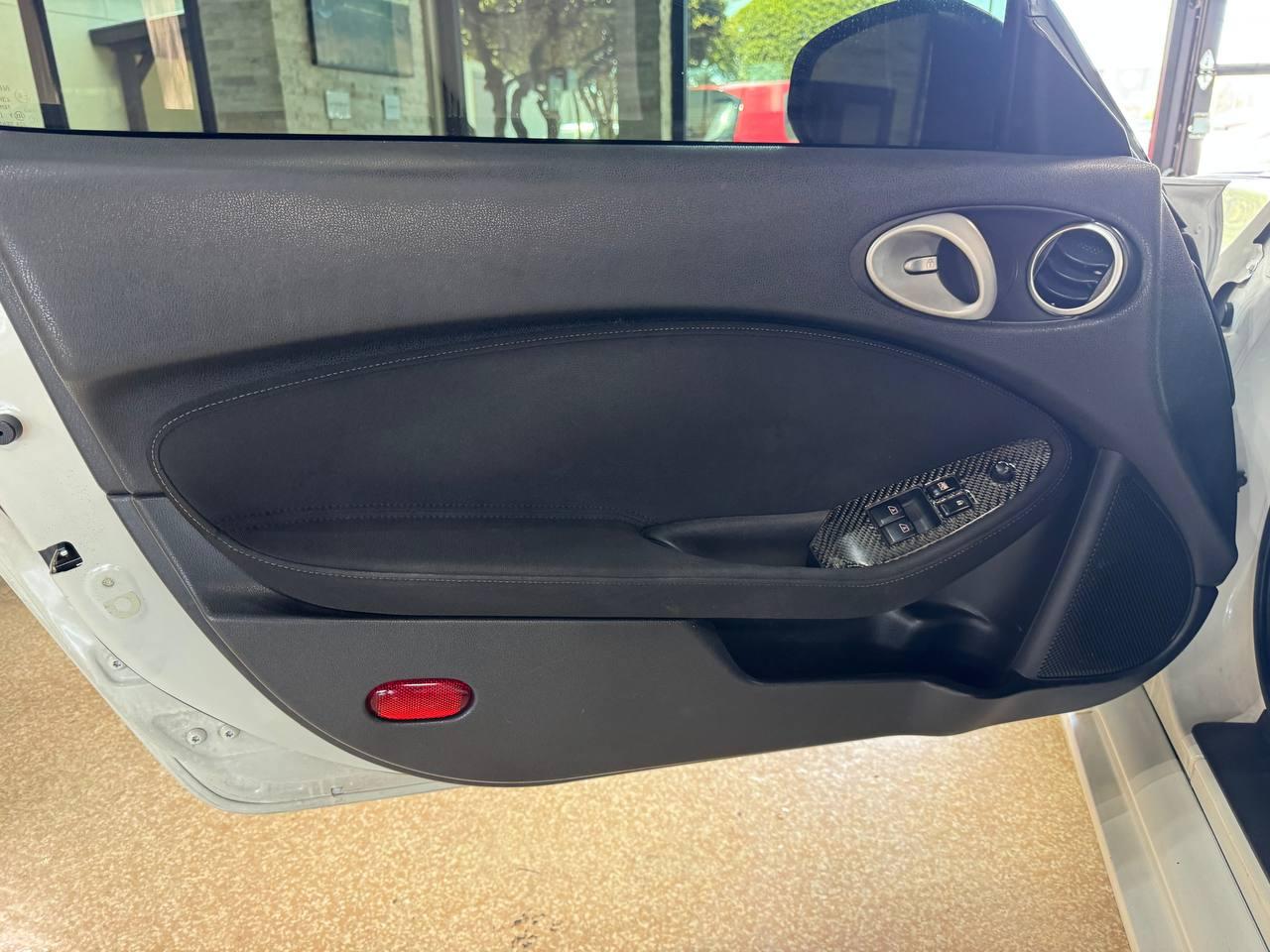 Nissan 370Z 2dr Cpe Auto 2012