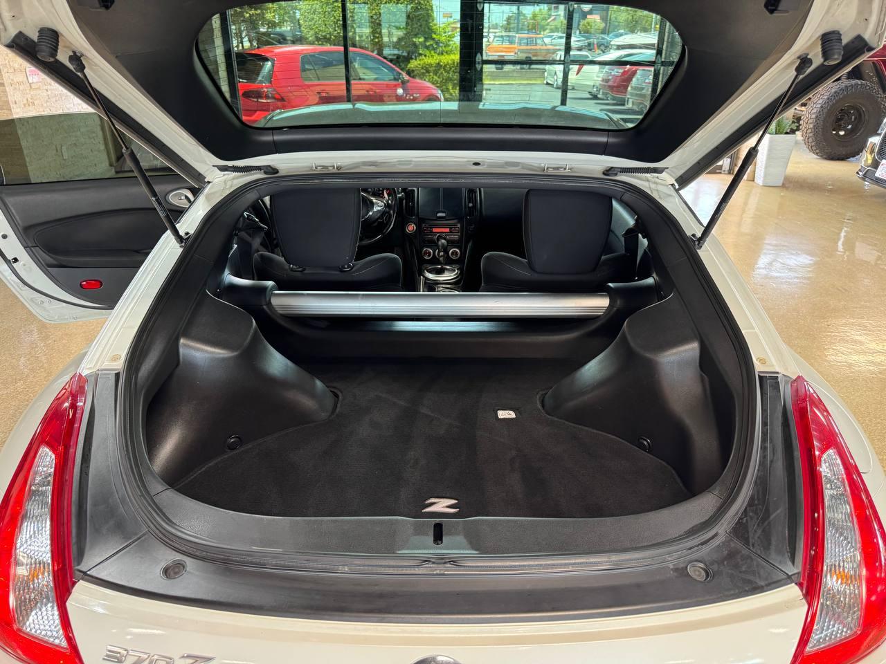 Nissan 370Z 2dr Cpe Auto 2012