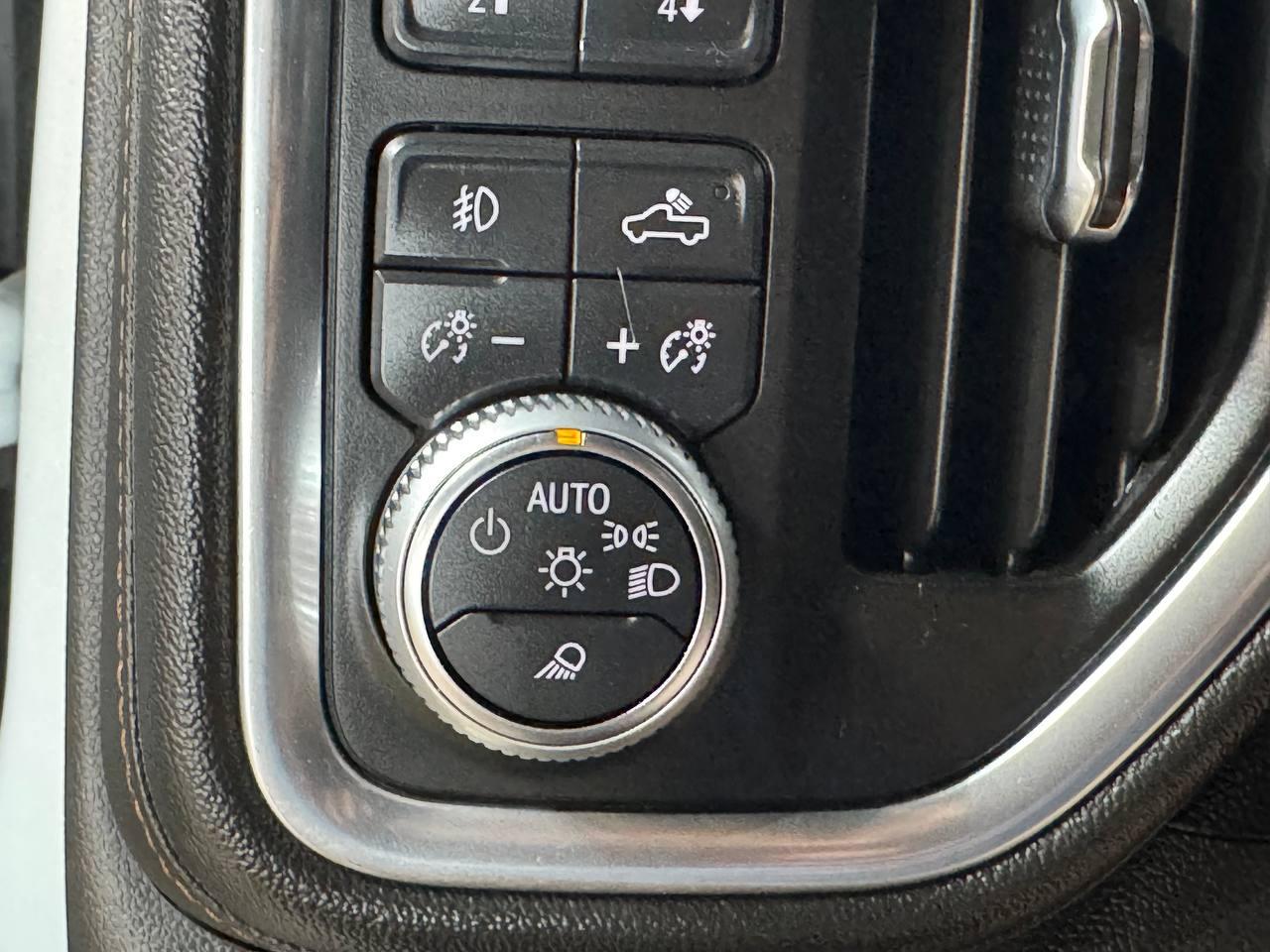GMC Sierra 1500 4WD Crew Cab 147" AT4 2020
