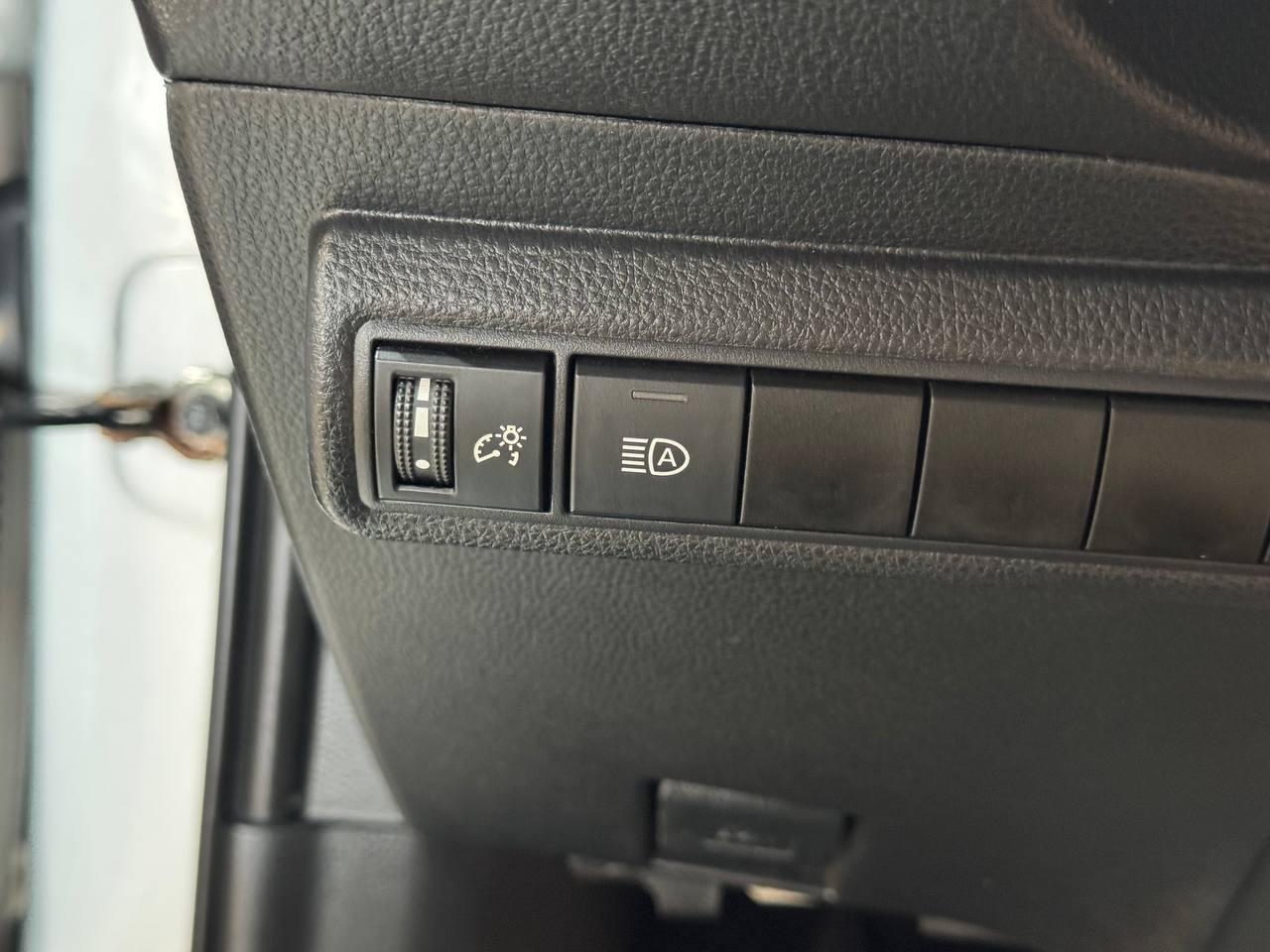 Toyota Corolla LE CVT (Natl) 2021