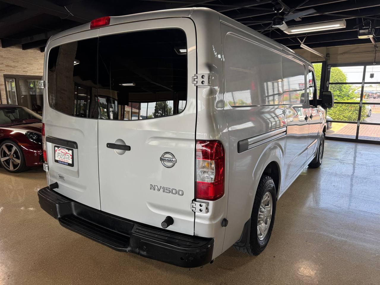 Nissan NV Cargo NV1500 Standard Roof V6 SV 2017