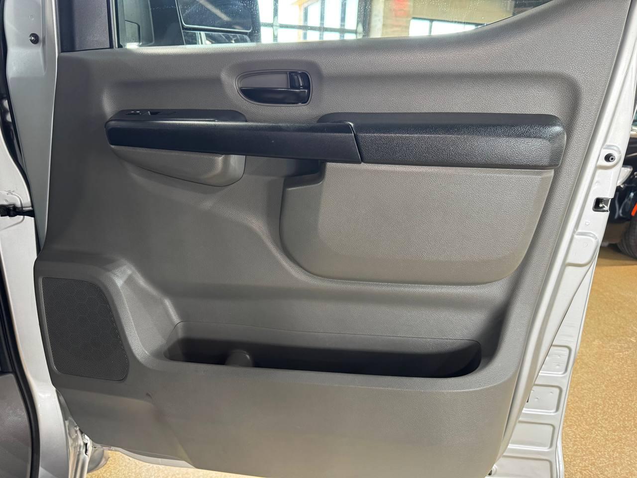Nissan NV Cargo NV1500 Standard Roof V6 SV 2017