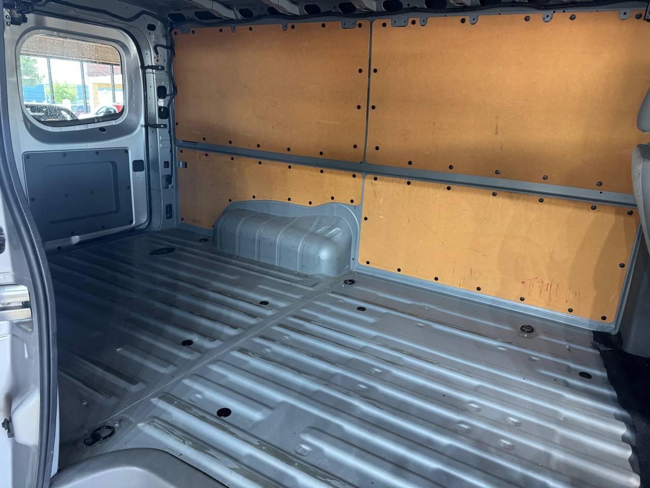 Nissan NV Cargo NV1500 Standard Roof V6 SV 2017