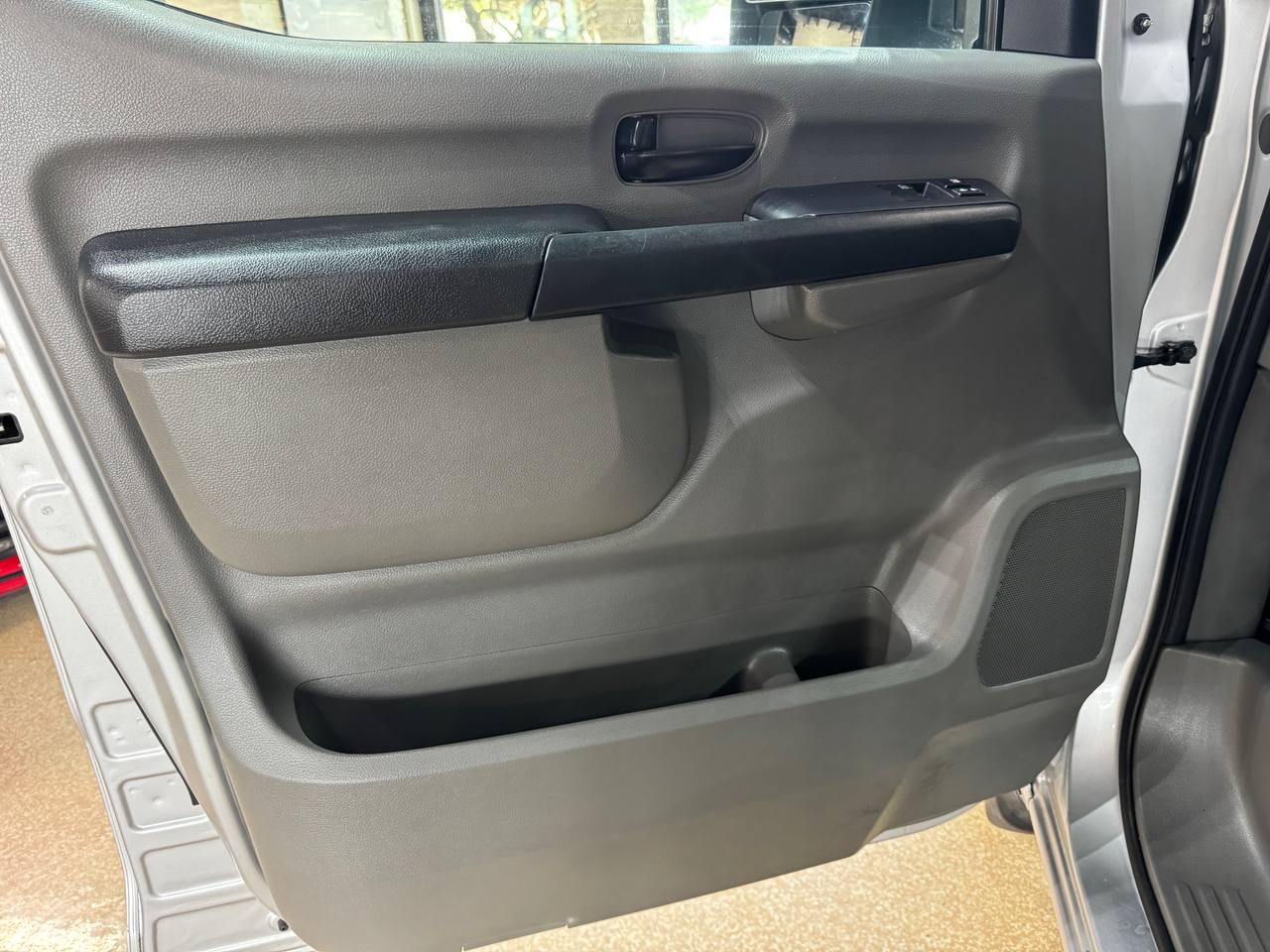 Nissan NV Cargo NV1500 Standard Roof V6 SV 2017
