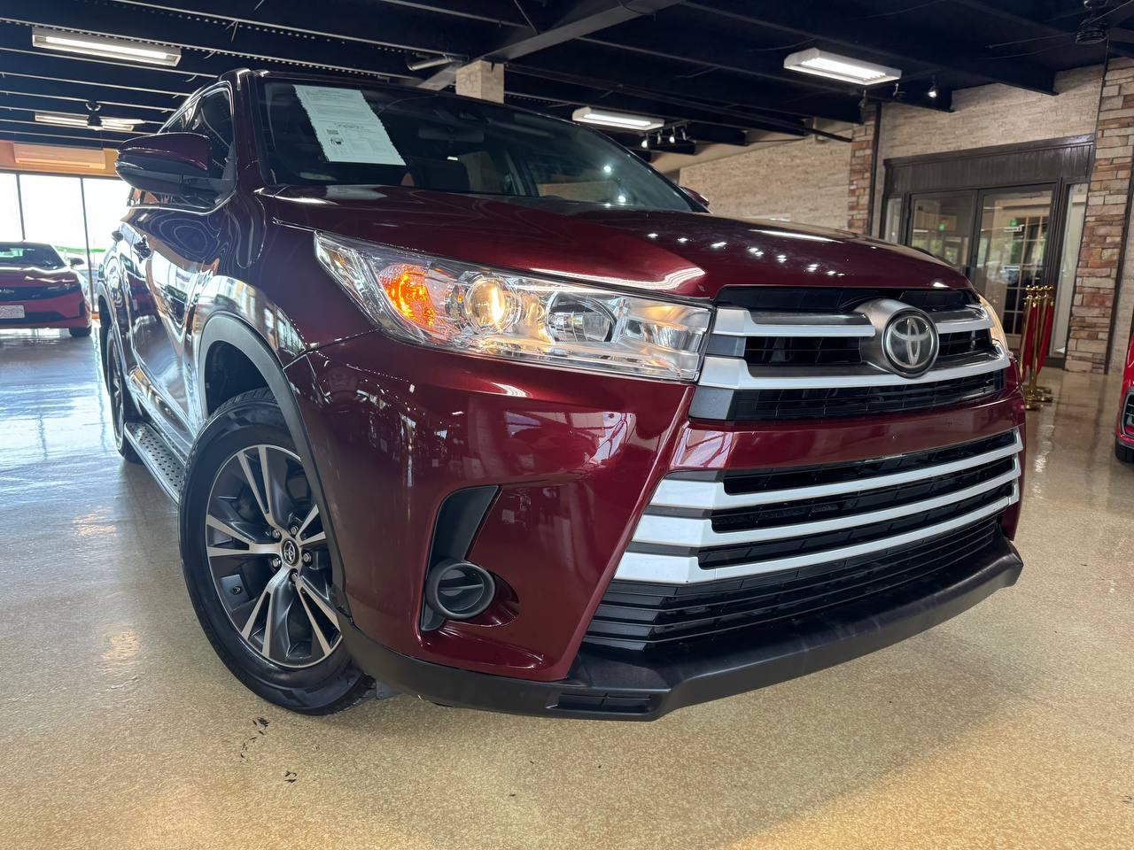 2017 Toyota Highlander LE I4 FWD (Natl)