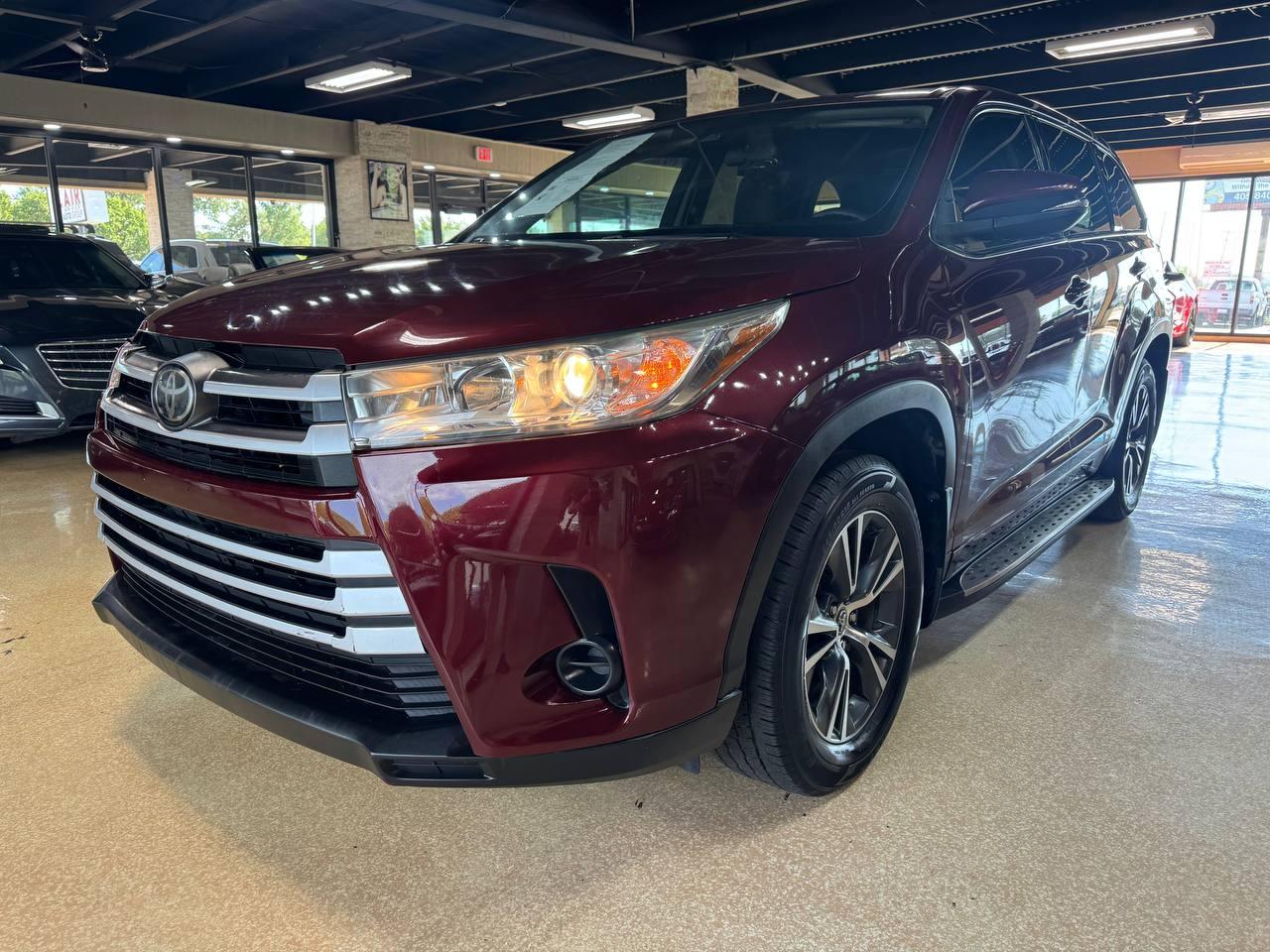 Toyota Highlander LE I4 FWD (Natl) 2017