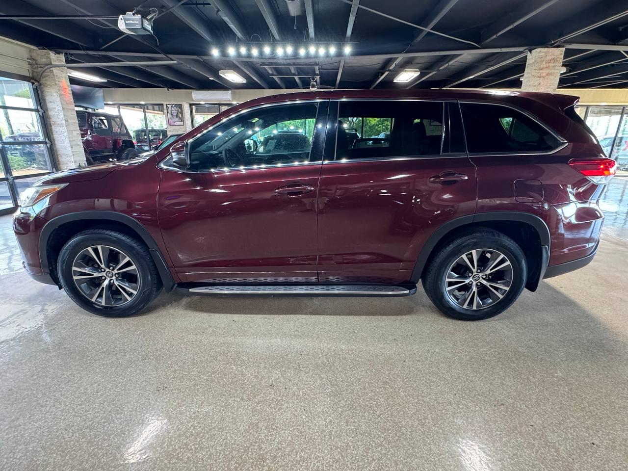 Toyota Highlander LE I4 FWD (Natl) 2017