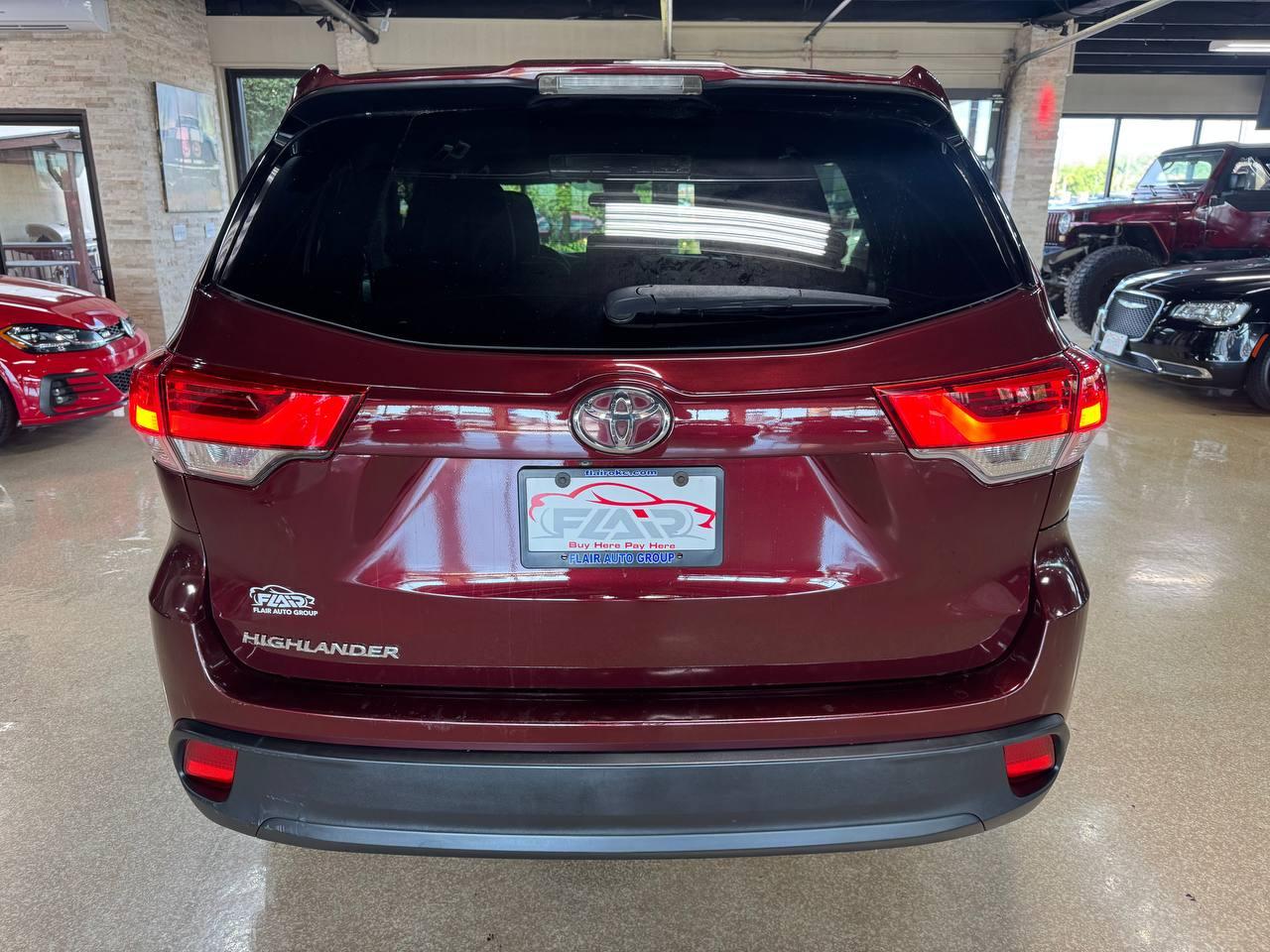 Toyota Highlander LE I4 FWD (Natl) 2017
