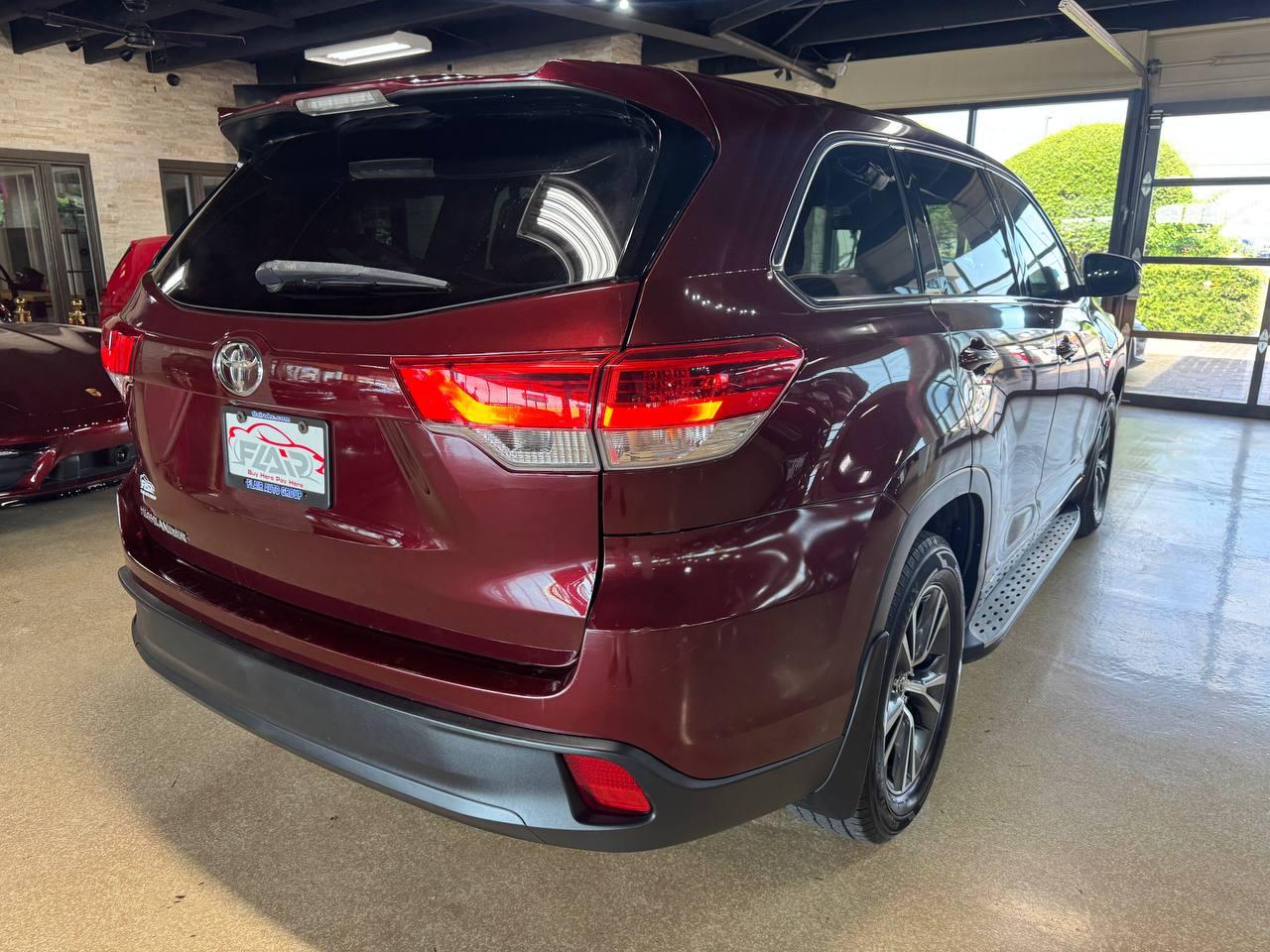 Toyota Highlander LE I4 FWD (Natl) 2017