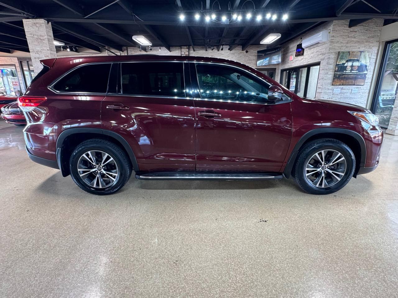Toyota Highlander LE I4 FWD (Natl) 2017