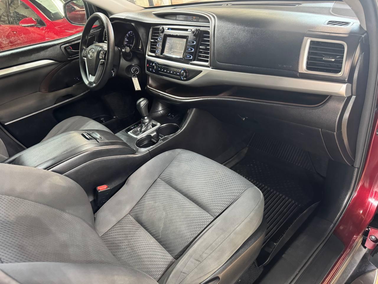 Toyota Highlander LE I4 FWD (Natl) 2017