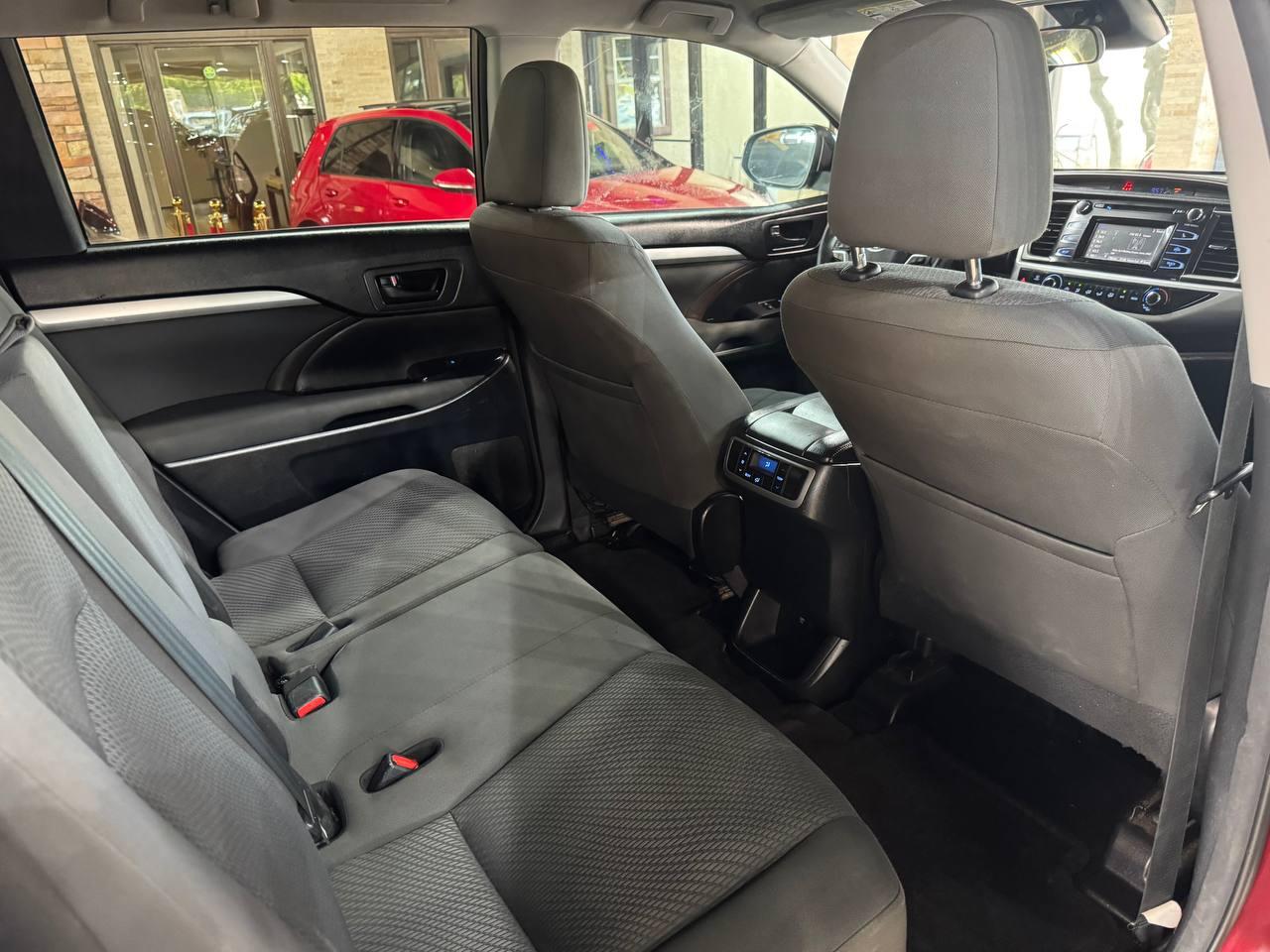 Toyota Highlander LE I4 FWD (Natl) 2017