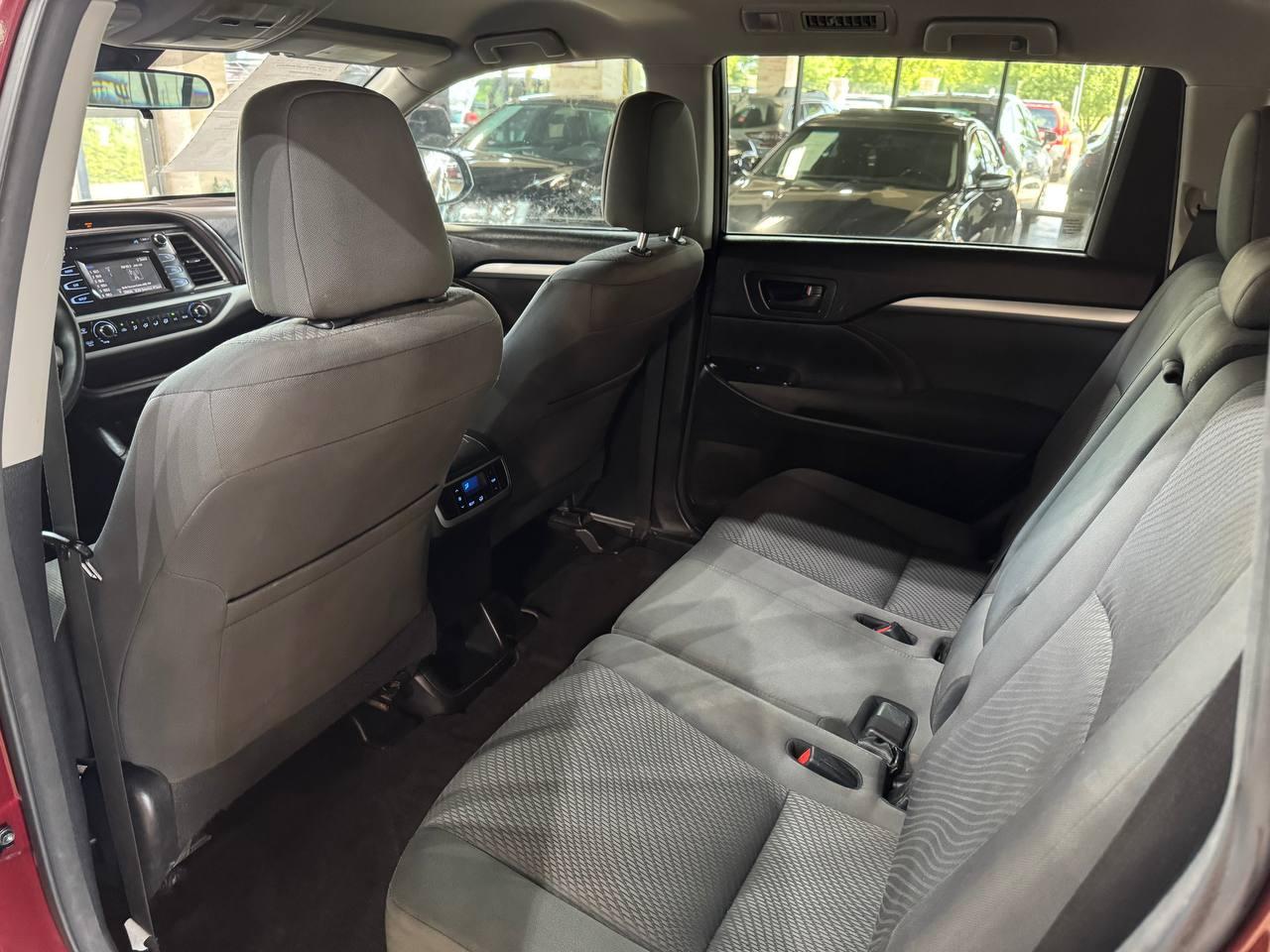 Toyota Highlander LE I4 FWD (Natl) 2017