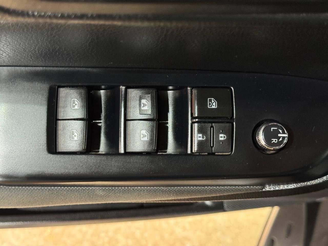 Toyota Highlander LE I4 FWD (Natl) 2017