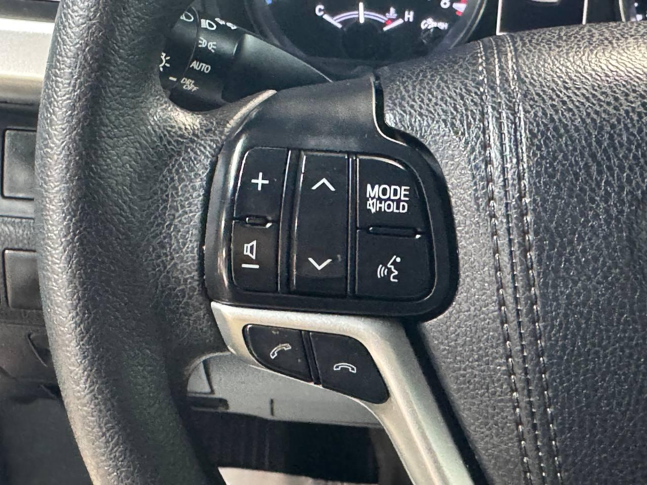 Toyota Highlander LE I4 FWD (Natl) 2017