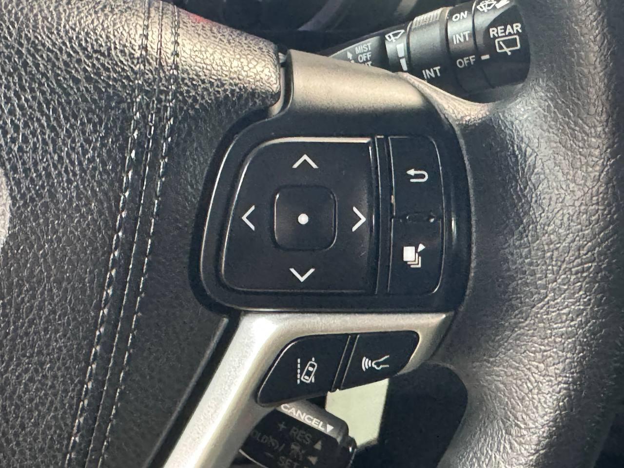 Toyota Highlander LE I4 FWD (Natl) 2017