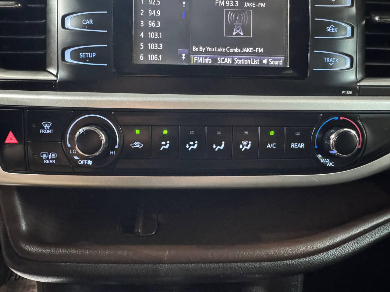 Toyota Highlander LE I4 FWD (Natl) 2017