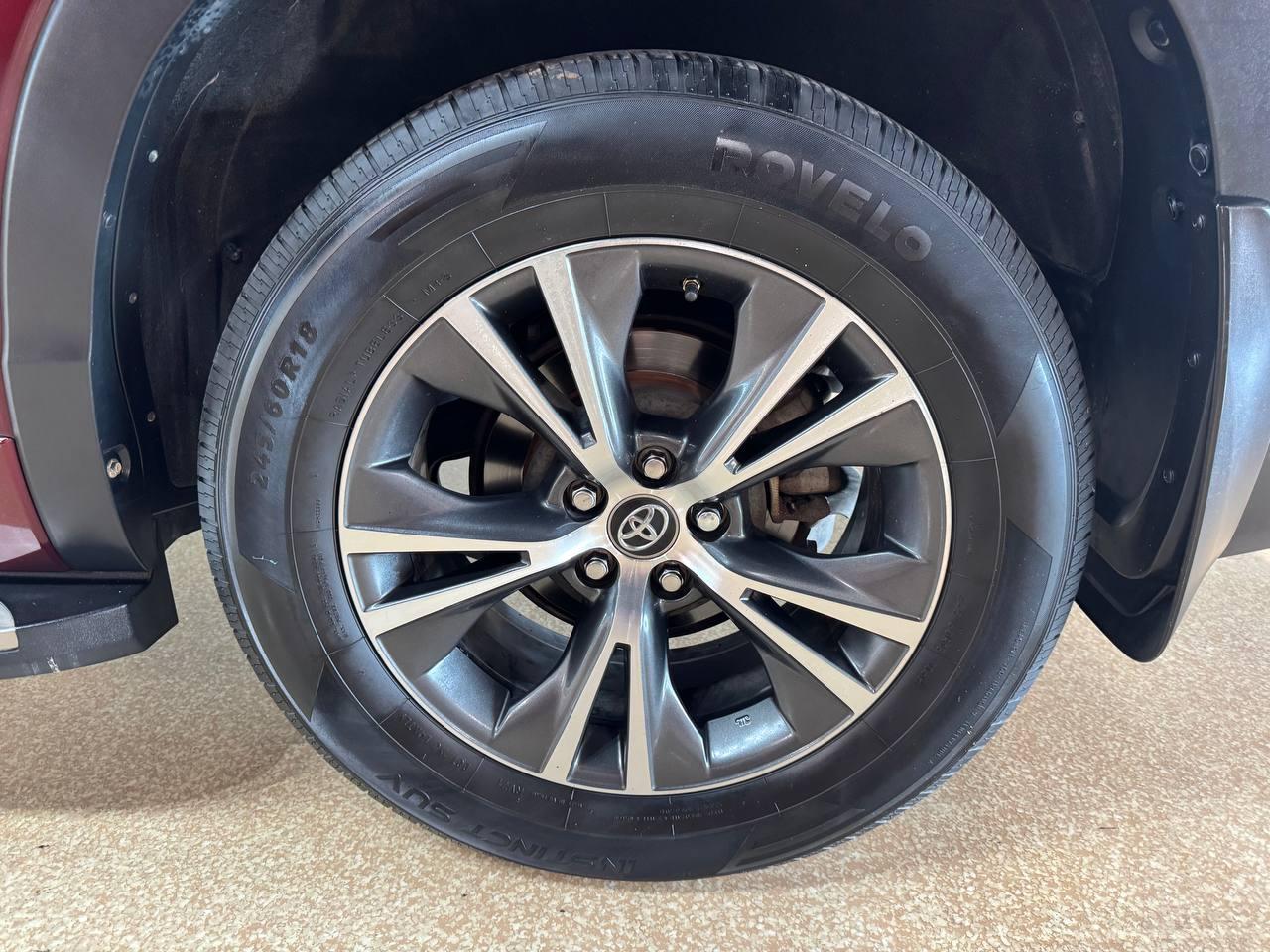 Toyota Highlander LE I4 FWD (Natl) 2017