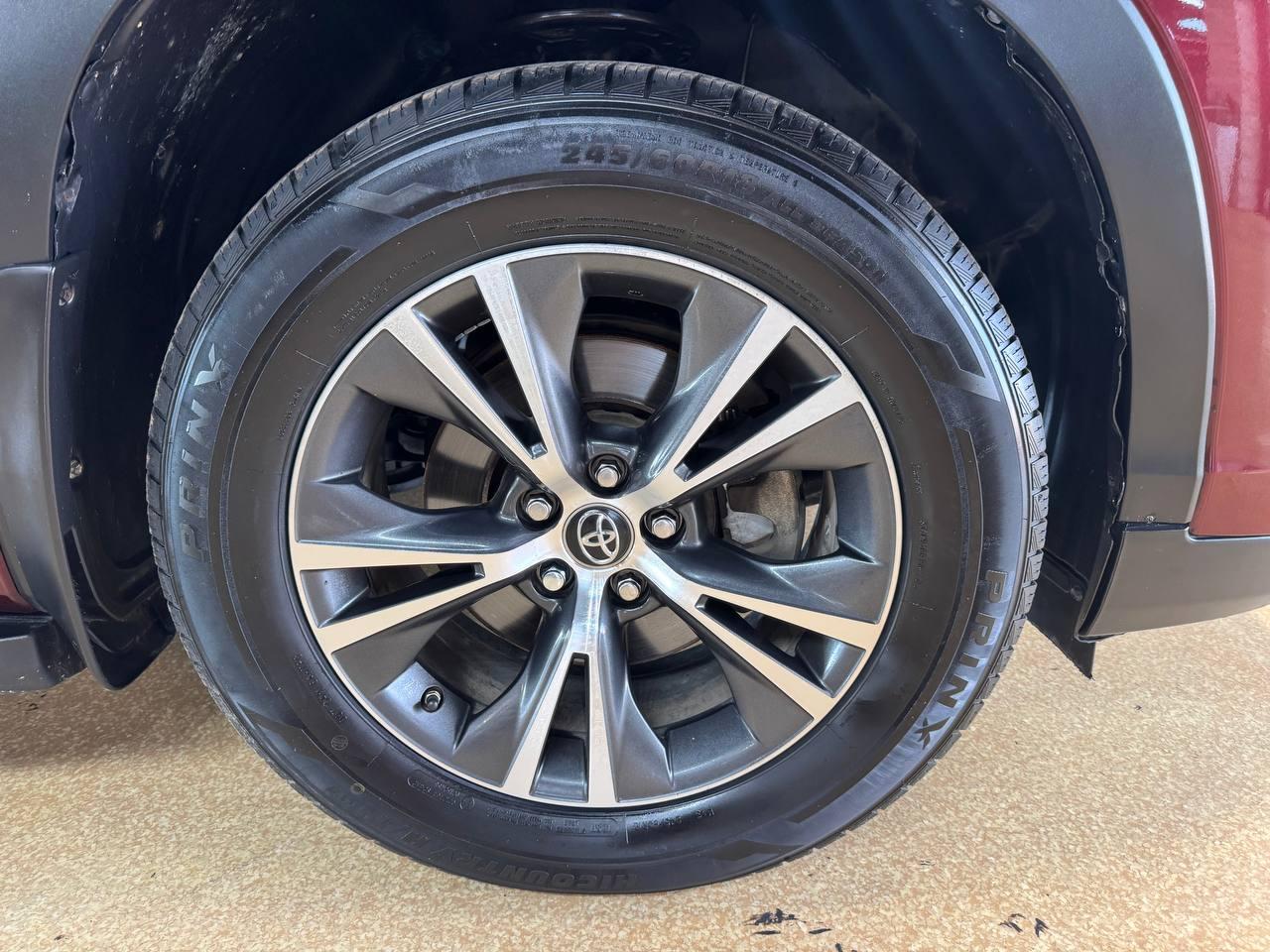 Toyota Highlander LE I4 FWD (Natl) 2017