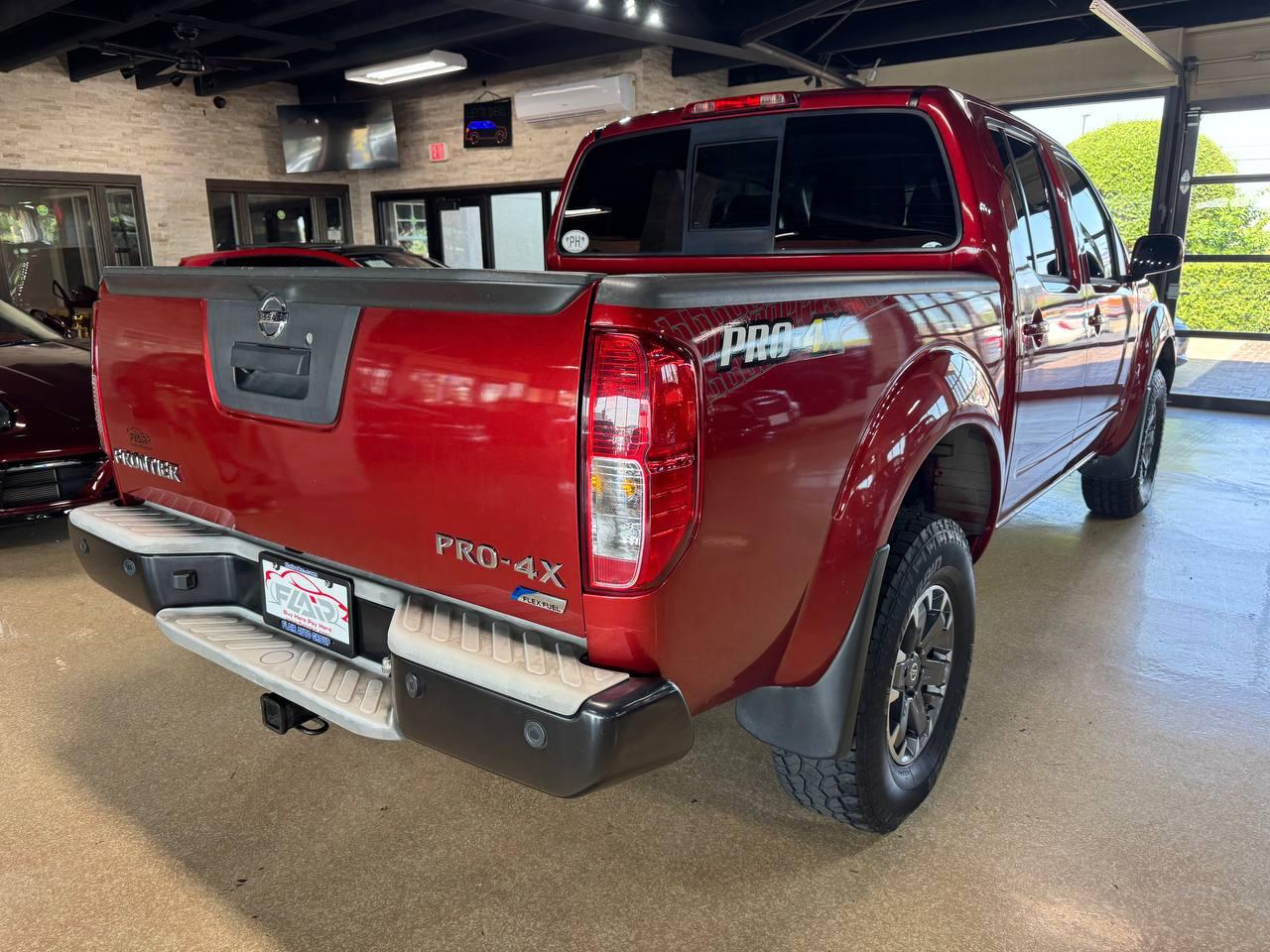Nissan Frontier Crew Cab 4x4 PRO-4X Auto 2017