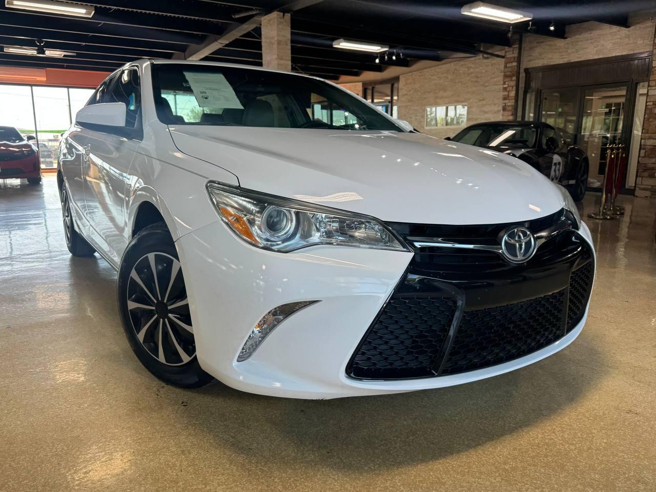 2017 Toyota Camry XLE Auto (Natl)