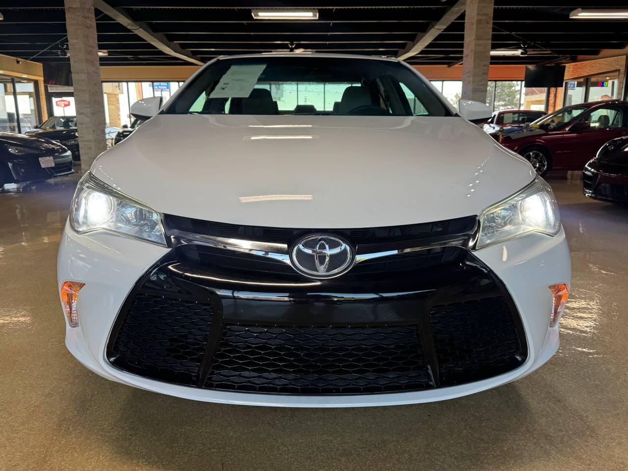 Toyota Camry XLE Auto (Natl) 2017