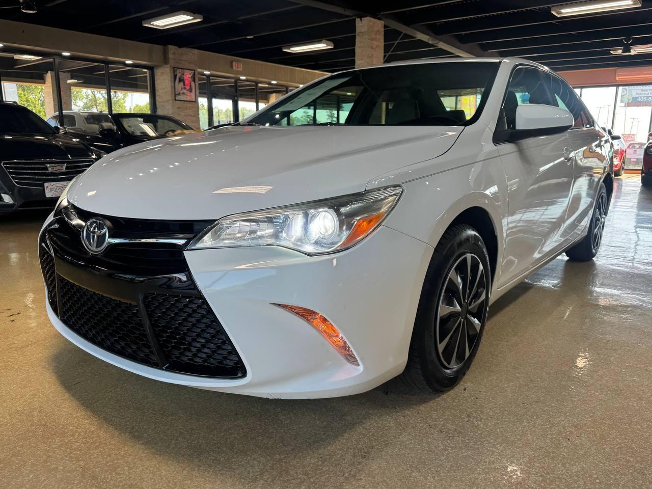 Toyota Camry XLE Auto (Natl) 2017