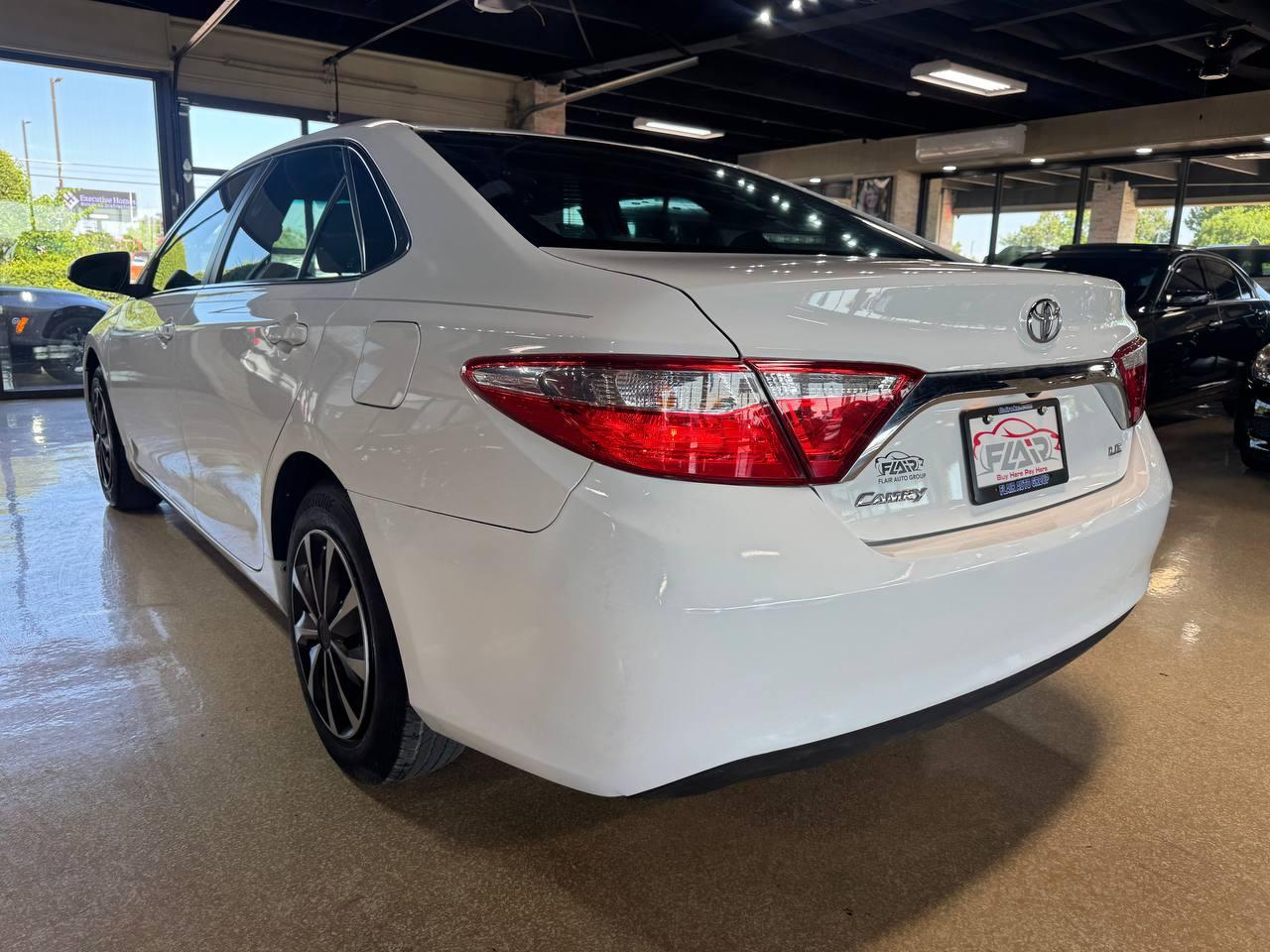 Toyota Camry XLE Auto (Natl) 2017