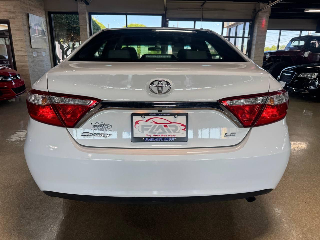 Toyota Camry XLE Auto (Natl) 2017