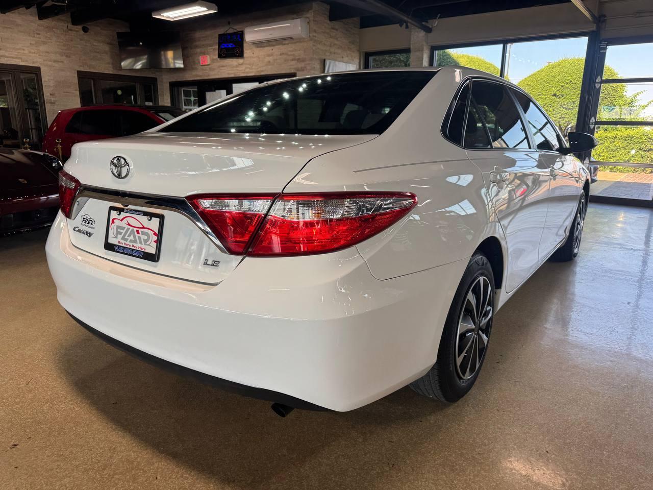 Toyota Camry XLE Auto (Natl) 2017