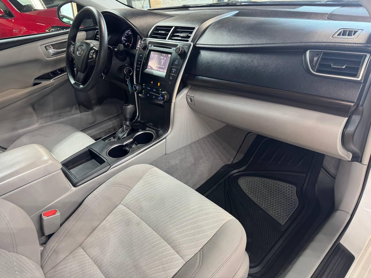 Toyota Camry XLE Auto (Natl) 2017