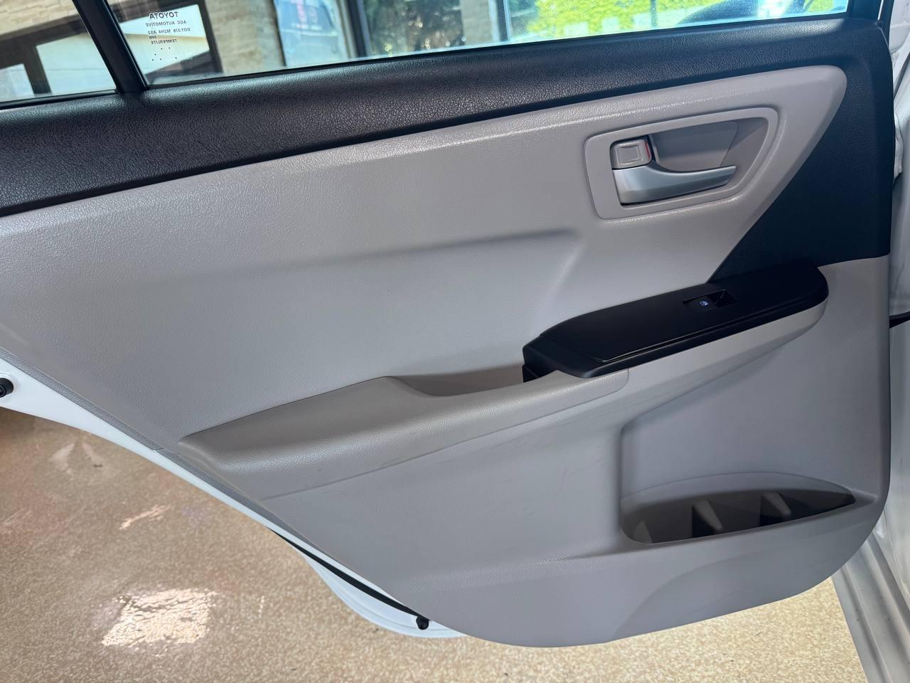 Toyota Camry XLE Auto (Natl) 2017