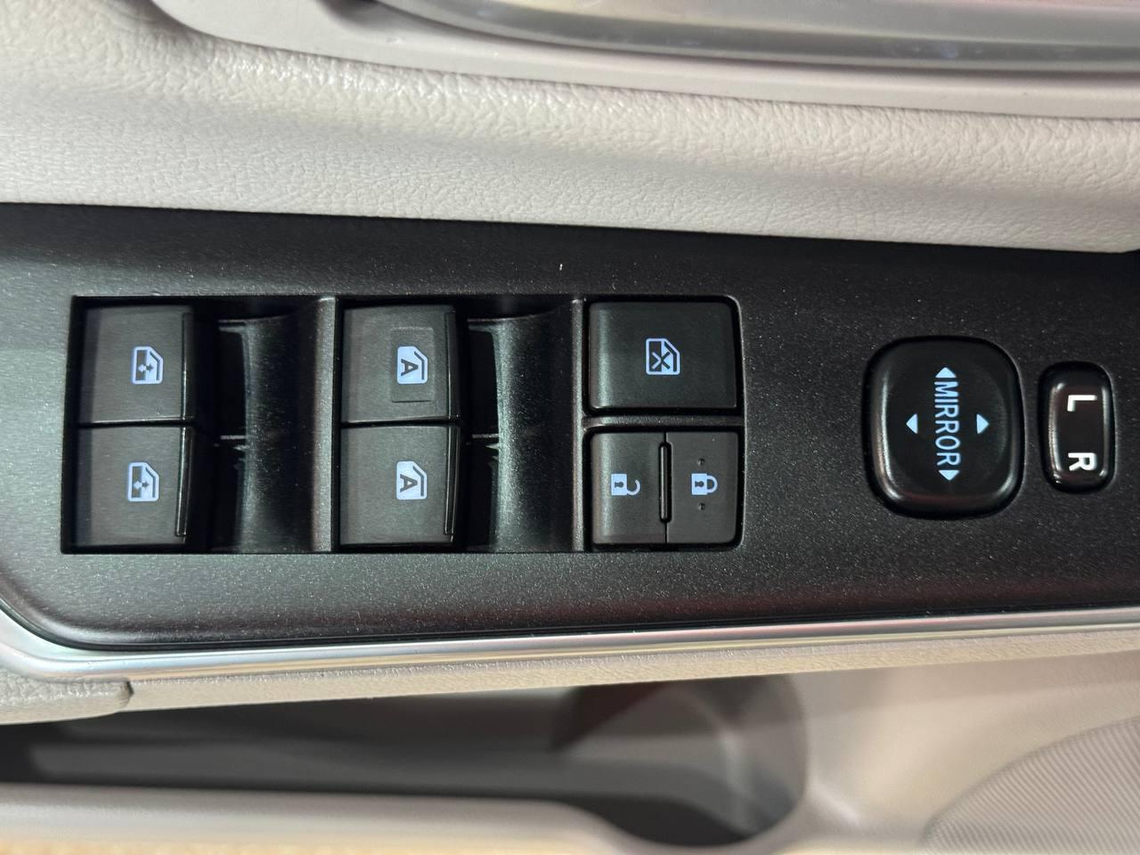Toyota Camry XLE Auto (Natl) 2017