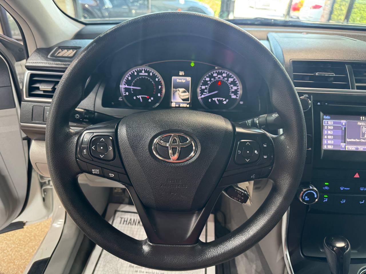 Toyota Camry XLE Auto (Natl) 2017