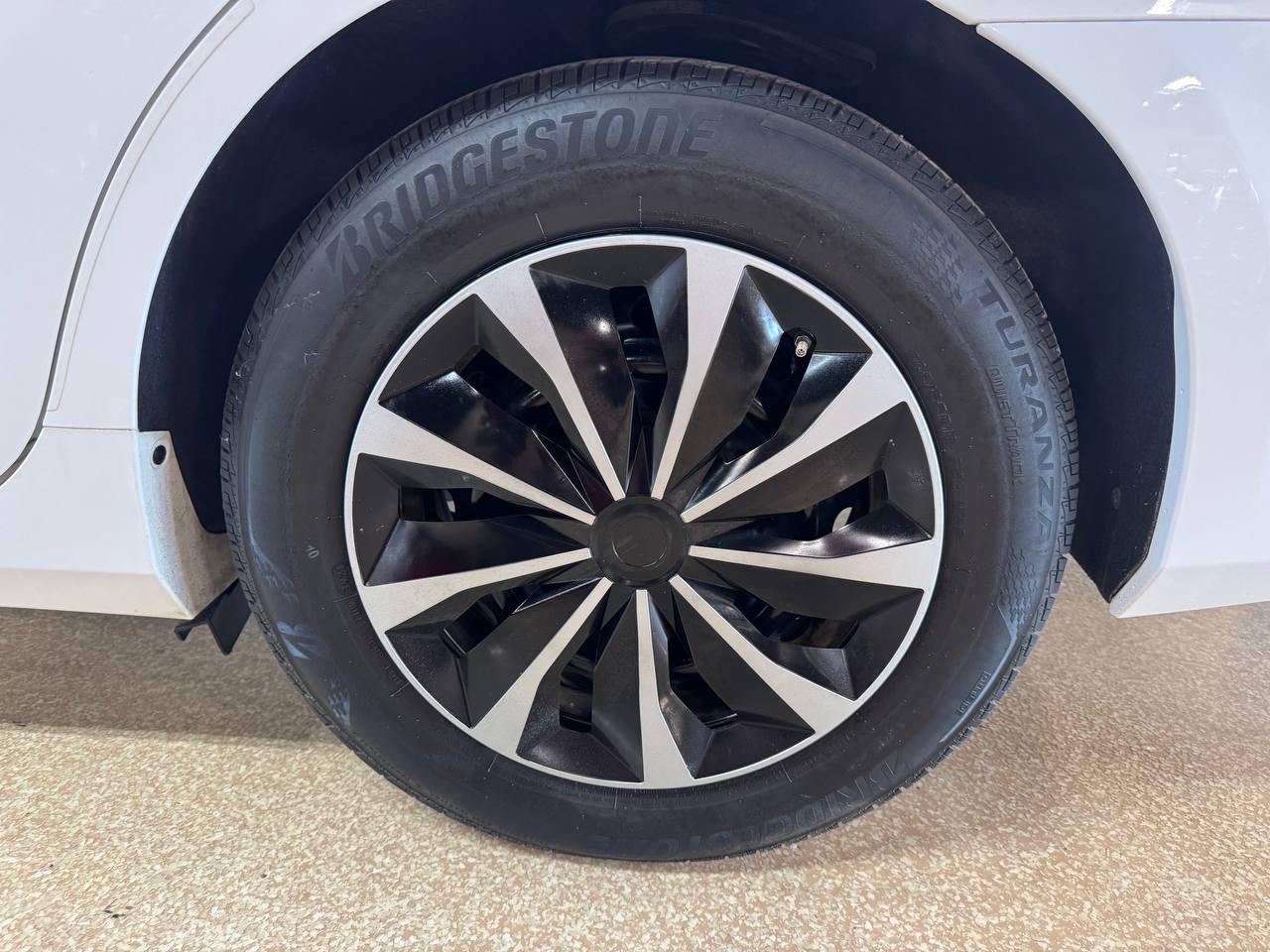 Toyota Camry XLE Auto (Natl) 2017