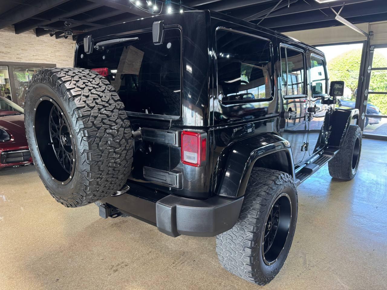Jeep Wrangler Unlimited 4WD 4dr Sahara 2016