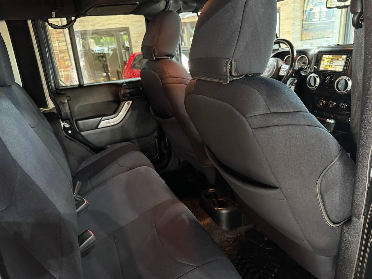 Jeep Wrangler Unlimited 4WD 4dr Sahara 2016