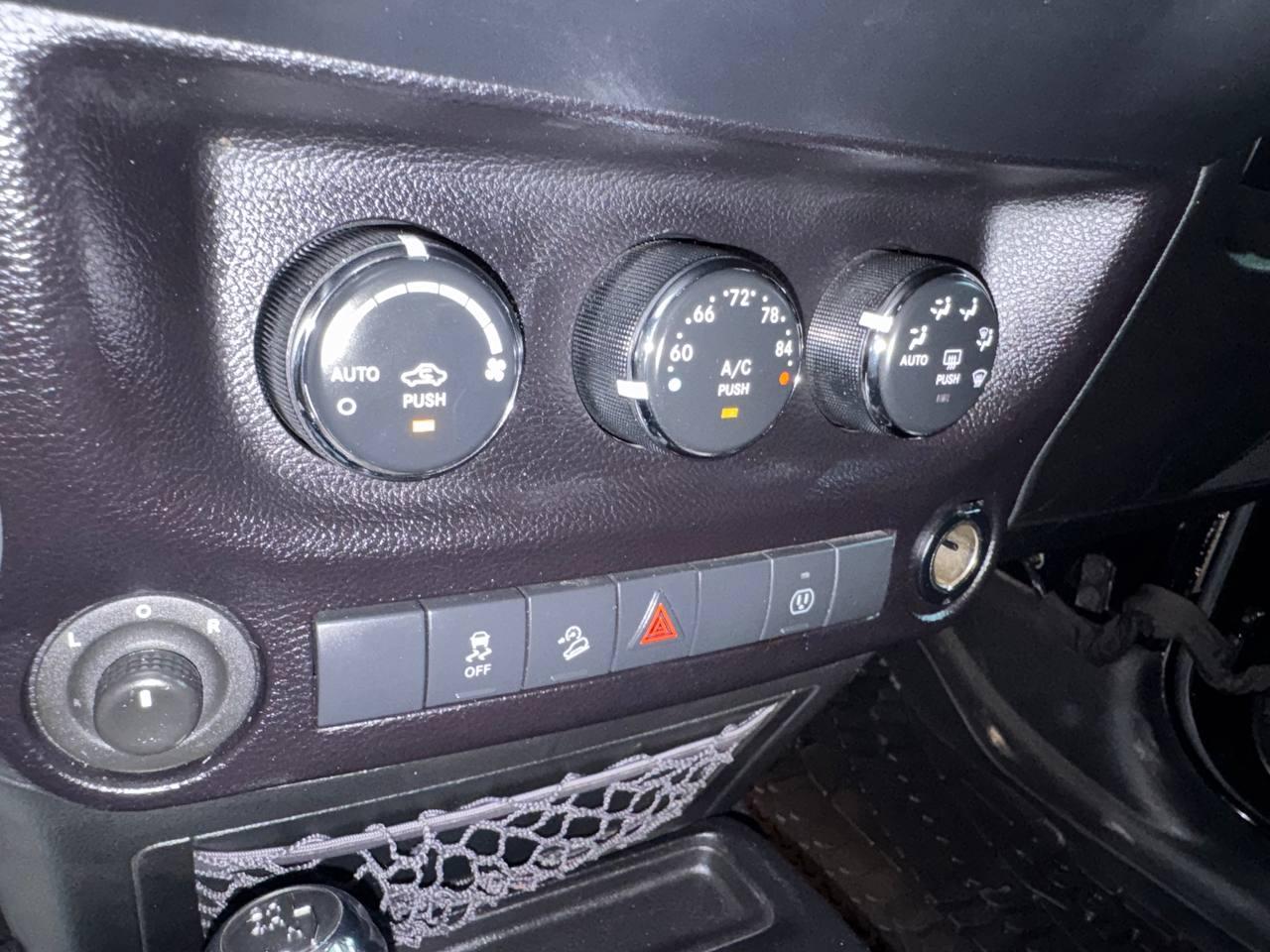 Jeep Wrangler Unlimited 4WD 4dr Sahara 2016